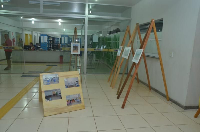 Exposição fotográfica na Universidade Federal de Rondônia (UNIR) de Rolim de Moura, durante a sétima semana de história Exposição fotográfica na Universidade Federal de Rondônia (UNIR) de Rolim de Moura, durante a sétima semana de história