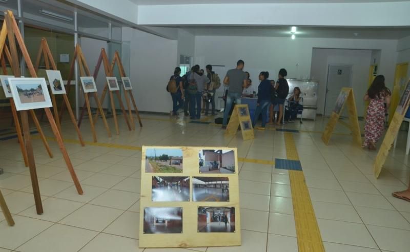 Exposição Fotográfica VII Semana de História na UNIR Exposição Fotográfica VII Semana de História na UNIR