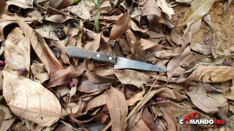 Homem totalmente enfurecido mata desafeto a facadas, fere outro e acaba morto após investir contra policial, em Ji-Paraná Homem totalmente enfurecido mata desafeto a facadas, fere outro e acaba morto após investir contra policial, em Ji-Paraná