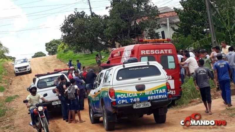 Homem totalmente enfurecido mata desafeto a facadas, fere outro e acaba morto após investir contra policial, em Ji-Paraná Homem totalmente enfurecido mata desafeto a facadas, fere outro e acaba morto após investir contra policial, em Ji-Paraná
