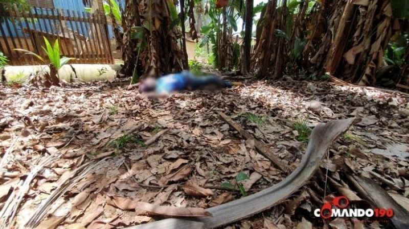 Homem totalmente enfurecido mata desafeto a facadas, fere outro e acaba morto após investir contra policial, em Ji-Paraná Homem totalmente enfurecido mata desafeto a facadas, fere outro e acaba morto após investir contra policial, em Ji-Paraná