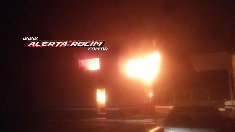 Incêndio destrói almoxarifado do laticínio Miraella, em Santa Luzia do Oeste Incêndio destrói almoxarifado do laticínio Miraella, em Santa Luzia do Oeste