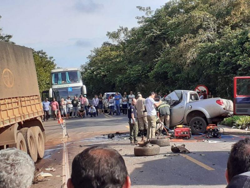 Colisão frontal na BR-364 mata uma pessoa, próximo a Vilhena  Colisão frontal na BR-364 mata uma pessoa, próximo a Vilhena