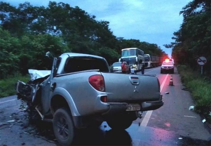 Colisão frontal na BR-364 mata uma pessoa, próximo a Vilhena  Colisão frontal na BR-364 mata uma pessoa, próximo a Vilhena