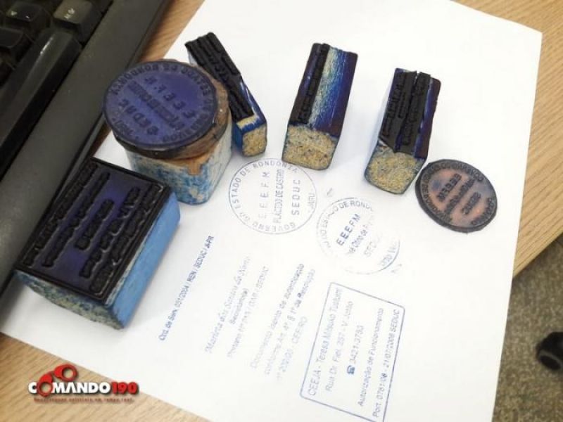 Polícia Civil desmantela quadrilha que falsificava certificados do Ensino Médio, em Ji-Paraná; Maior parte dos clientes são jovens que estão estudando na Bolívia Polícia Civil desmantela quadrilha que falsificava certificados do Ensino Médio, em Ji-Paraná; Maior parte dos clientes são jovens que estão estudando na Bolívia