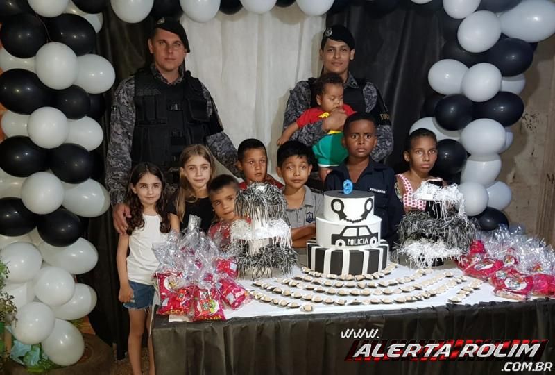 Policiais militares da área do 10º Batalhão realizam sonho de crianças ao participarem de festa de aniversário Policiais militares da área do 10º Batalhão realizam sonho de crianças ao participarem de festa de aniversário