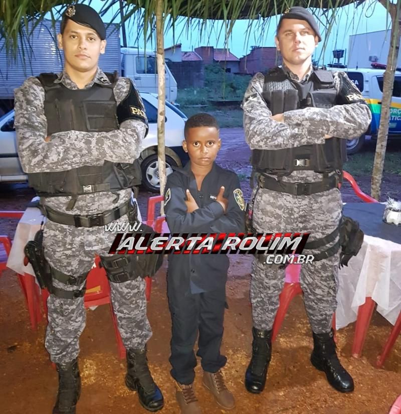 Policiais militares da área do 10º Batalhão realizam sonho de crianças ao participarem de festa de aniversário Policiais militares da área do 10º Batalhão realizam sonho de crianças ao participarem de festa de aniversário