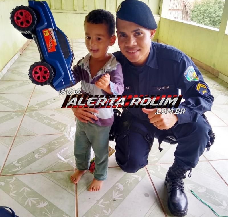 Policiais militares da área do 10º Batalhão realizam sonho de crianças ao participarem de festa de aniversário Policiais militares da área do 10º Batalhão realizam sonho de crianças ao participarem de festa de aniversário