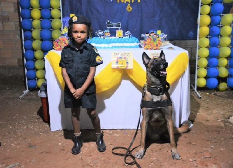 Policias Militares do 2º BPM participam de festa de aniversário de menina fã da PM, em Jí-Paraná Policias Militares do 2º BPM participam de festa de aniversário de menina fã da PM, em Jí-Paraná