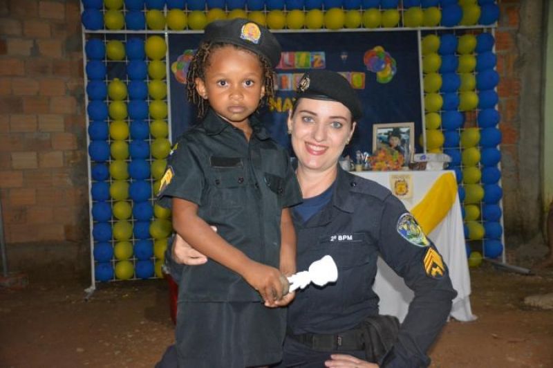Policias Militares do 2º BPM participam de festa de aniversário de menina fã da PM, em Jí-Paraná Policias Militares do 2º BPM participam de festa de aniversário de menina fã da PM, em Jí-Paraná