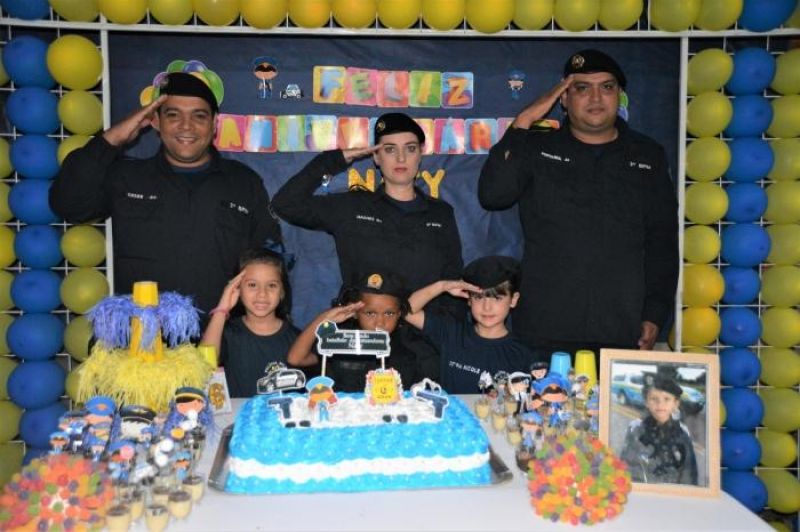 Policias Militares do 2º BPM participam de festa de aniversário de menina fã da PM, em Jí-Paraná Policias Militares do 2º BPM participam de festa de aniversário de menina fã da PM, em Jí-Paraná