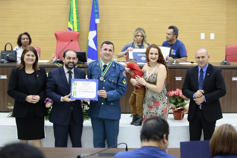 Por serviços relevantes, Sargento Adriano dos Bombeiros de Rolim de Moura, é homenageado na Assembleia Legislativa Por serviços relevantes, Sargento Adriano dos Bombeiros de Rolim de Moura, é homenageado na Assembleia Legislativa