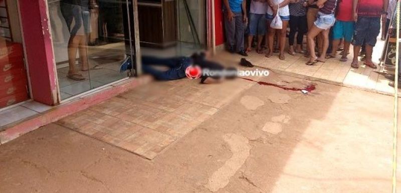 Dono de relojoaria reage e mata bandido a tiros durante tentativa de assalto, em Porto Velho Dono de relojoaria reage e mata bandido a tiros durante tentativa de assalto, em Porto Velho