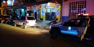 Homem é morto a tiros em mesa de bar na Avenida Paraná, em Vilhena Homem é morto a tiros em mesa de bar na Avenida Paraná, em Vilhena