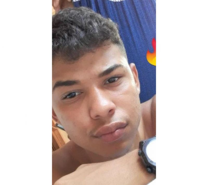 Polícia Civil desarticula quadrilha que roubava caminhonetes em RO e levava para Bolívia ; Um dos roubos foi em Rolim de Moura Polícia Civil desarticula quadrilha que roubava caminhonetes em RO e levava para Bolívia ; Um dos roubos foi em Rolim de Moura
