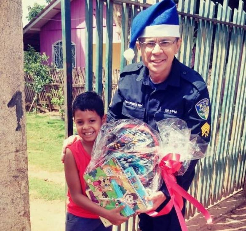 Polícia Militar do 10º Batalhão realiza sonhos de crianças em Rolim de Moura Polícia Militar do 10º Batalhão realiza sonhos de crianças em Rolim de Moura