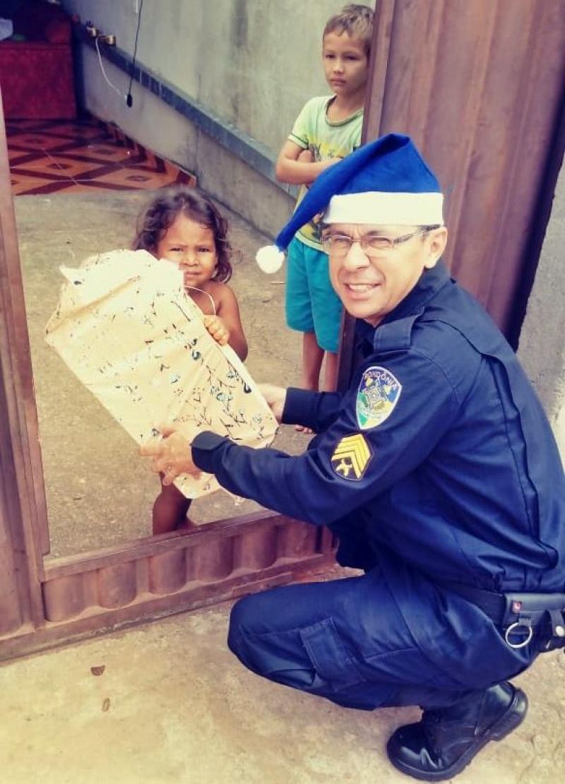 Polícia Militar do 10º Batalhão realiza sonhos de crianças em Rolim de Moura Polícia Militar do 10º Batalhão realiza sonhos de crianças em Rolim de Moura