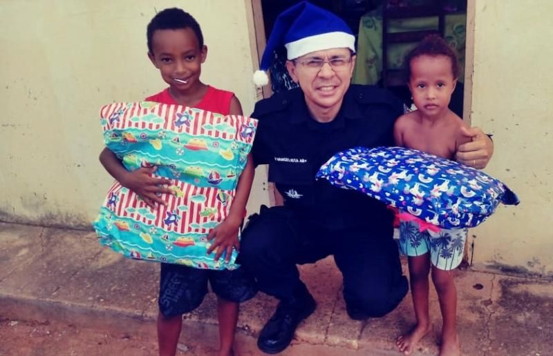 Polícia Militar do 10º Batalhão realiza sonhos de crianças em Rolim de Moura Polícia Militar do 10º Batalhão realiza sonhos de crianças em Rolim de Moura
