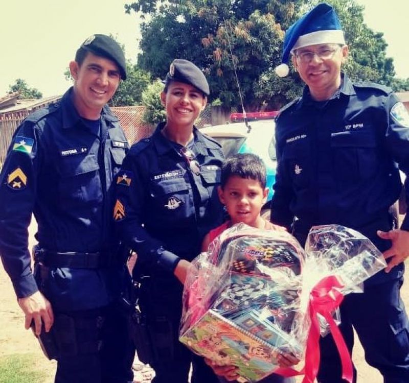 Polícia Militar do 10º Batalhão realiza sonhos de crianças em Rolim de Moura Polícia Militar do 10º Batalhão realiza sonhos de crianças em Rolim de Moura