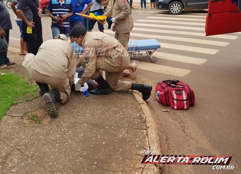 Rolim de Moura – Acidente envolvendo moto e carro de aplicativo resulta em uma pessoa ferida - Vídeo Rolim de Moura – Acidente envolvendo moto e carro de aplicativo resulta em uma pessoa ferida - Vídeo