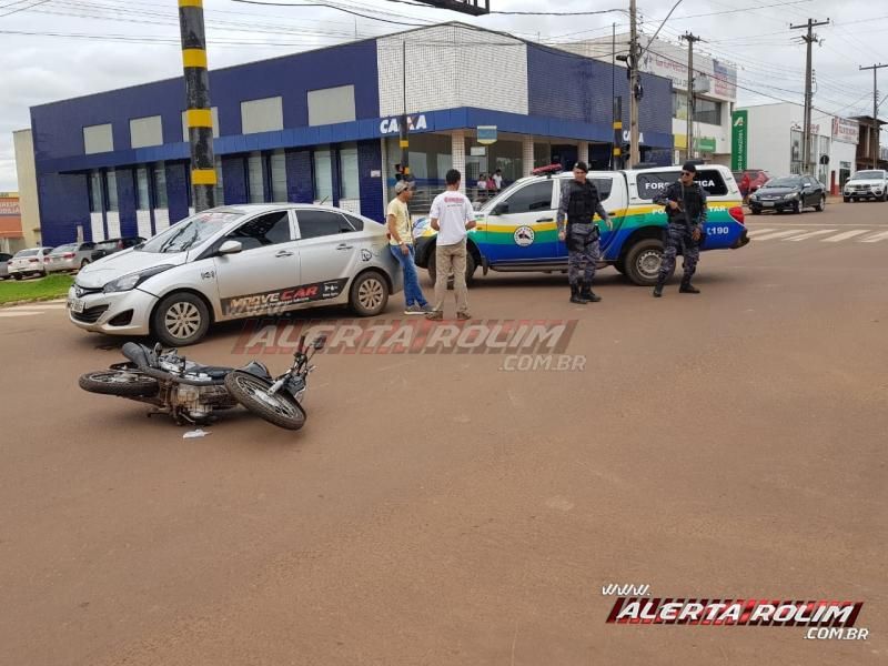Rolim de Moura – Acidente envolvendo moto e carro de aplicativo resulta em uma pessoa ferida - Vídeo Rolim de Moura – Acidente envolvendo moto e carro de aplicativo resulta em uma pessoa ferida - Vídeo