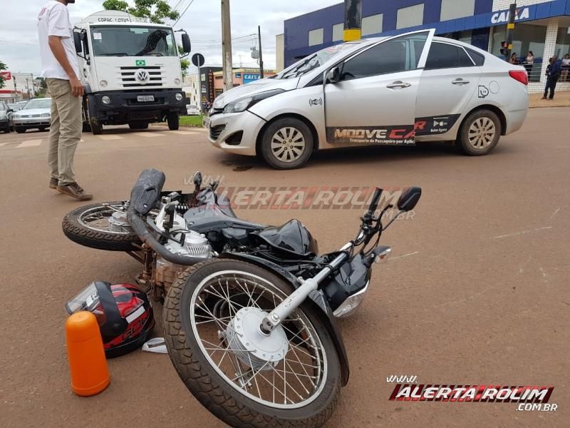 Rolim de Moura – Acidente envolvendo moto e carro de aplicativo resulta em uma pessoa ferida - Vídeo Rolim de Moura – Acidente envolvendo moto e carro de aplicativo resulta em uma pessoa ferida - Vídeo