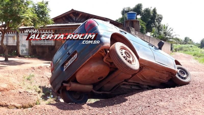 Rolim de Moura – Após cair com carro em vala, homem leva três tiros no Bairro Beira Rio Rolim de Moura – Após cair com carro em vala, homem leva três tiros no Bairro Beira Rio