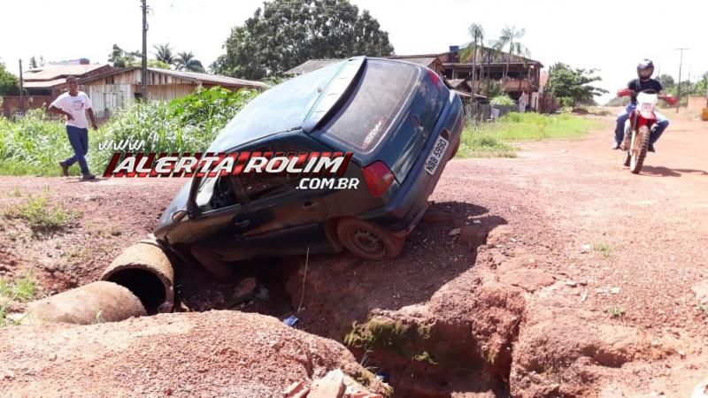 Rolim de Moura – Após cair com carro em vala, homem leva três tiros no Bairro Beira Rio Rolim de Moura – Após cair com carro em vala, homem leva três tiros no Bairro Beira Rio