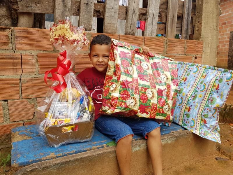 Rolim de Moura – Bombeiros realizam entregas de presentes e cestas básicas para crianças da cidade - Vídeo Rolim de Moura – Bombeiros realizam entregas de presentes e cestas básicas para crianças da cidade - Vídeo