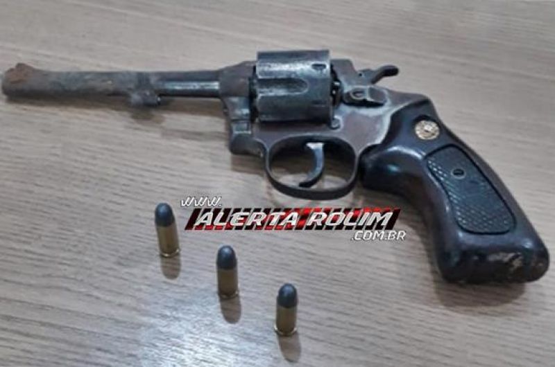 Rolim de Moura – Dupla é presa pela PM com arma de fogo e moto roubada em Ji-Paraná Rolim de Moura – Dupla é presa pela PM com arma de fogo e moto roubada em Ji-Paraná