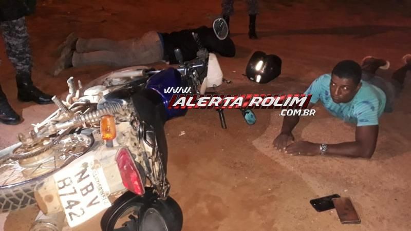 Rolim de Moura - Equipe do PATAMO prende dois indivíduos com arma de fogo e moto que foi furtada em Santa Luzia - Video Rolim de Moura - Equipe do PATAMO prende dois indivíduos com arma de fogo e moto que foi furtada em Santa Luzia - Video