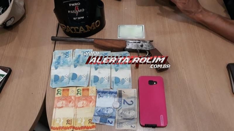 Rolim de Moura - Equipe do PATAMO prende dois indivíduos com arma de fogo e moto que foi furtada em Santa Luzia - Video Rolim de Moura - Equipe do PATAMO prende dois indivíduos com arma de fogo e moto que foi furtada em Santa Luzia - Video