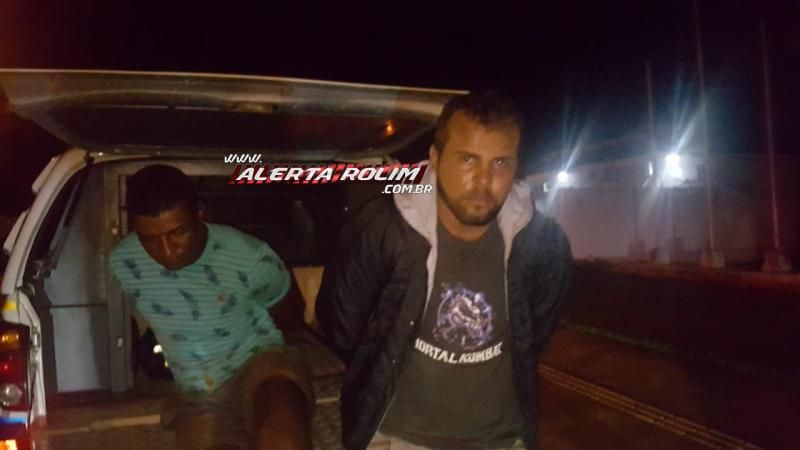 Rolim de Moura - Equipe do PATAMO prende dois indivíduos com arma de fogo e moto que foi furtada em Santa Luzia - Video Rolim de Moura - Equipe do PATAMO prende dois indivíduos com arma de fogo e moto que foi furtada em Santa Luzia - Video