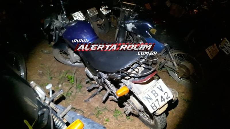 Rolim de Moura - Equipe do PATAMO prende dois indivíduos com arma de fogo e moto que foi furtada em Santa Luzia - Video Rolim de Moura - Equipe do PATAMO prende dois indivíduos com arma de fogo e moto que foi furtada em Santa Luzia - Video