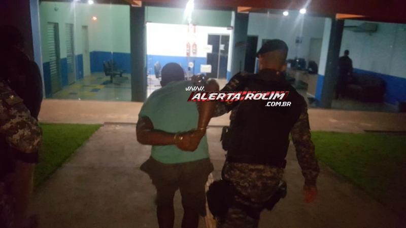 Rolim de Moura - Equipe do PATAMO prende dois indivíduos com arma de fogo e moto que foi furtada em Santa Luzia - Video Rolim de Moura - Equipe do PATAMO prende dois indivíduos com arma de fogo e moto que foi furtada em Santa Luzia - Video