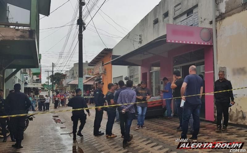 Rolim de Moura - Polícia Militar desencadeia operação, após graves denúncias de crimes no Shopping Popular da cidade Rolim de Moura - Polícia Militar desencadeia operação, após graves denúncias de crimes no Shopping Popular da cidade