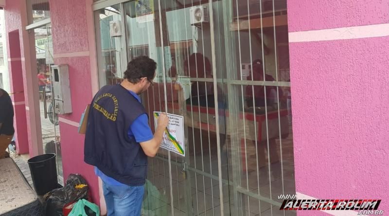 Rolim de Moura - Polícia Militar desencadeia operação, após graves denúncias de crimes no Shopping Popular da cidade Rolim de Moura - Polícia Militar desencadeia operação, após graves denúncias de crimes no Shopping Popular da cidade