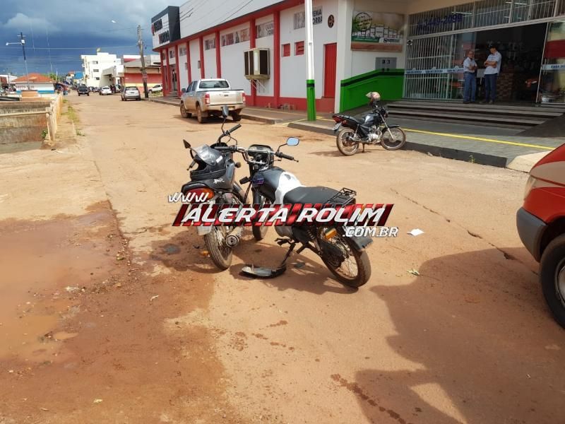 Rolim de Moura – Vítima de acidente de trânsito é socorrida pelos bombeiros com suspeita de fratura em uma das pernas - Video   Rolim de Moura – Vítima de acidente de trânsito é socorrida pelos bombeiros com suspeita de fratura em uma das pernas - Video