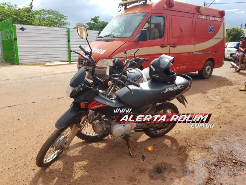 Rolim de Moura – Vítima de acidente de trânsito é socorrida pelos bombeiros com suspeita de fratura em uma das pernas - Video   Rolim de Moura – Vítima de acidente de trânsito é socorrida pelos bombeiros com suspeita de fratura em uma das pernas - Video