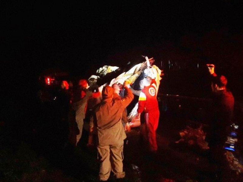 Veja fotos do acidente entre ônibus e carreta que deixou 6 mortos e 25 feridos na BR 364 próximo à Vilhena Veja fotos do acidente entre ônibus e carreta que deixou 6 mortos e 25 feridos na BR 364 próximo à Vilhena