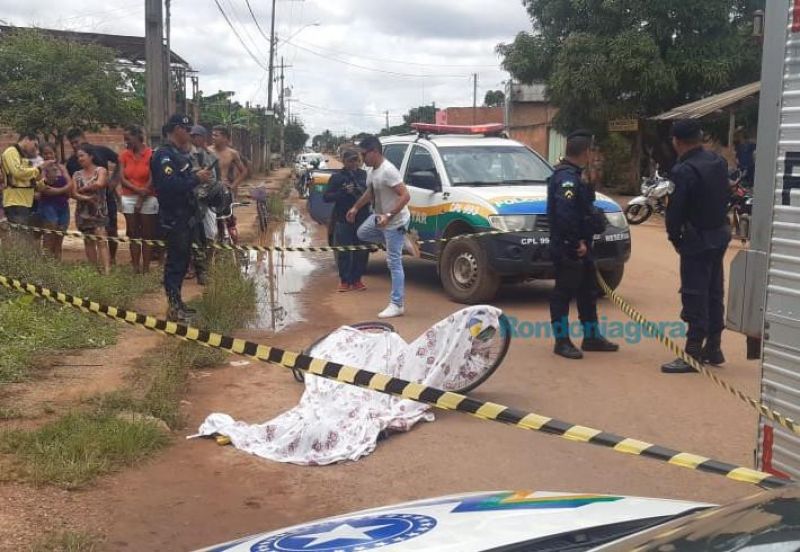 Apenado beneficiado com saída temporária é assassinado no meio da rua, em Porto Velho Apenado beneficiado com saída temporária é assassinado no meio da rua, em Porto Velho