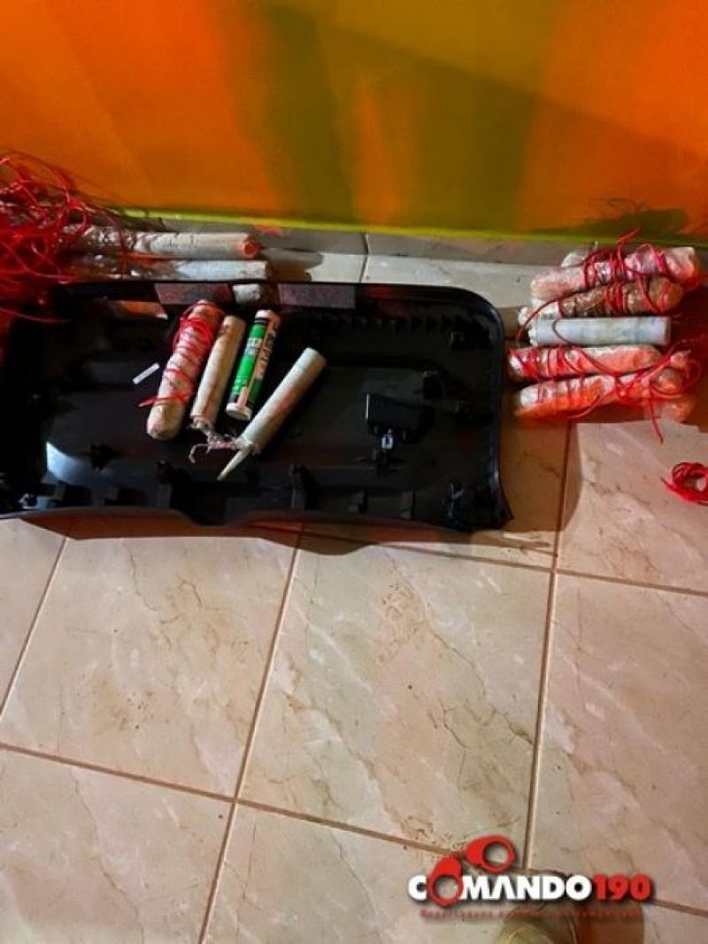 Em Ji-Paraná, PRF apreende arsenal de guerra e prende dois suspeitos; Uma carreta com cigarros contrabandeados também foi apreendida na ação Em Ji-Paraná, PRF apreende arsenal de guerra e prende dois suspeitos; Uma carreta com cigarros contrabandeados também foi apreendida na ação