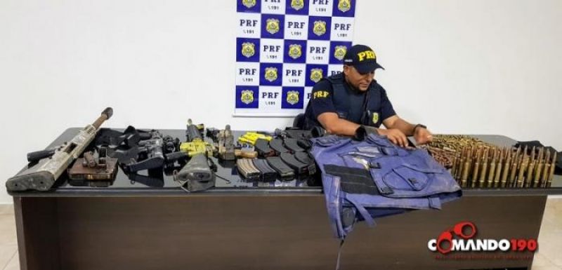 Em Ji-Paraná, PRF apreende arsenal de guerra e prende dois suspeitos; Uma carreta com cigarros contrabandeados também foi apreendida na ação Em Ji-Paraná, PRF apreende arsenal de guerra e prende dois suspeitos; Uma carreta com cigarros contrabandeados também foi apreendida na ação