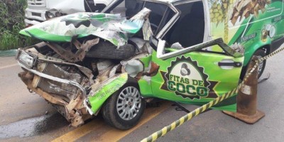 Fiorino bate de frente com caminhão-tanque na BR-364, em Jaru Fiorino bate de frente com caminhão-tanque na BR-364, em Jaru