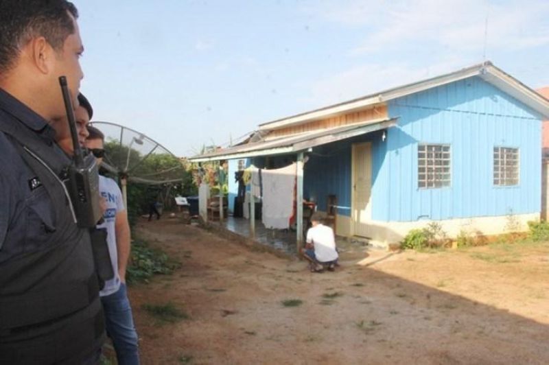 Homem mata a mulher à faca e se suicida, em Ouro Preto do Oeste Homem mata a mulher à faca e se suicida, em Ouro Preto do Oeste