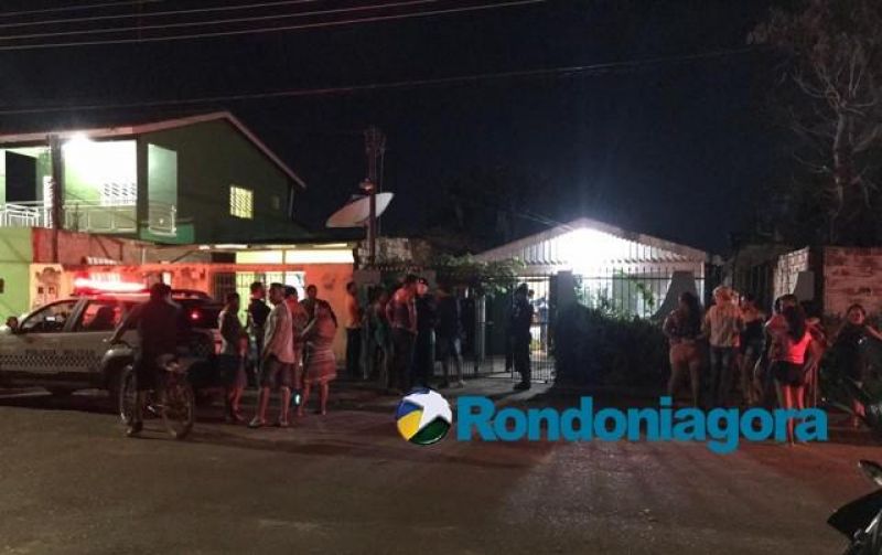 Homem mata mulher a facadas e tenta suicídio, em Porto Velho Homem mata mulher a facadas e tenta suicídio, em Porto Velho