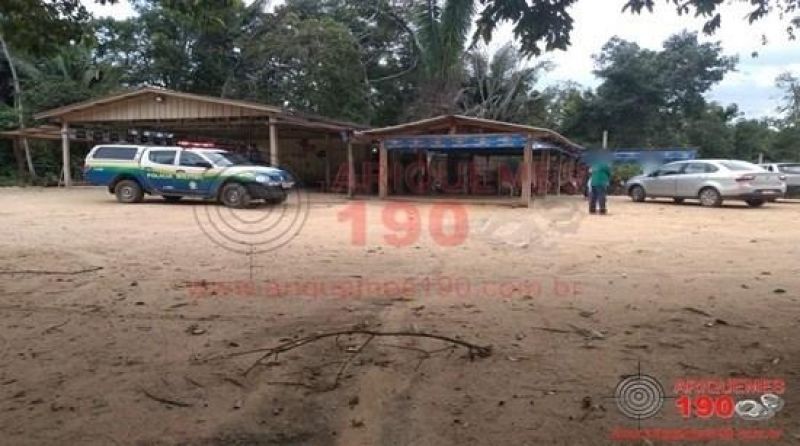 Monte Negro - Dona de balneário é executada com três tiros de 9mm Monte Negro - Dona de balneário é executada com três tiros de 9mm
