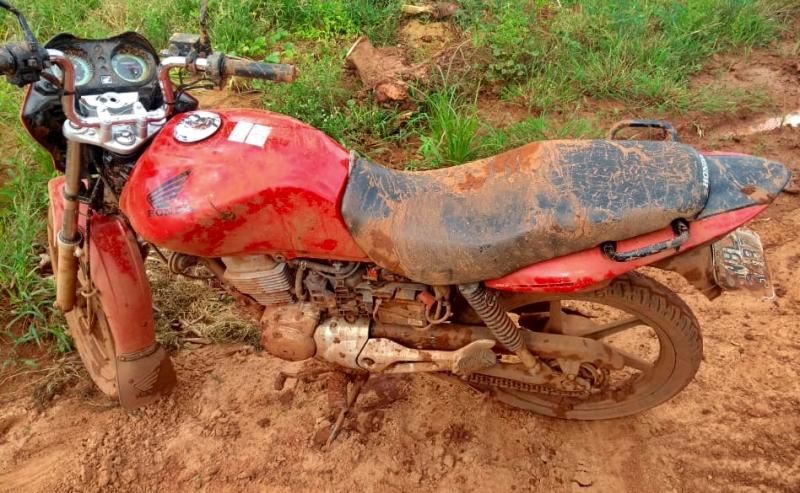 Moto roubada de Vigilante em Rolim de Moura é recuperada pela Polícia Militar em Pimenta Bueno Moto roubada de Vigilante em Rolim de Moura é recuperada pela Polícia Militar em Pimenta Bueno