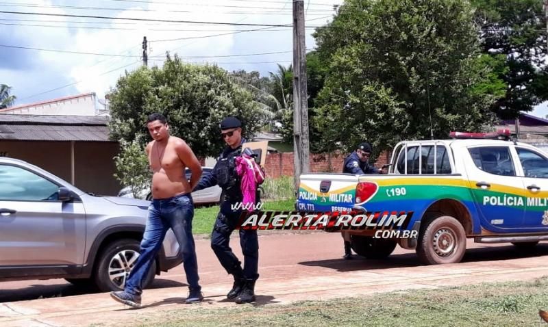 Rolim de Moura – Após roubo de moto, suspeito acaba preso pela PM; veículo foi recuperado e uma arma de fogo com munições foi apreendida Rolim de Moura – Após roubo de moto, suspeito acaba preso pela PM; veículo foi recuperado e uma arma de fogo com munições foi apreendida