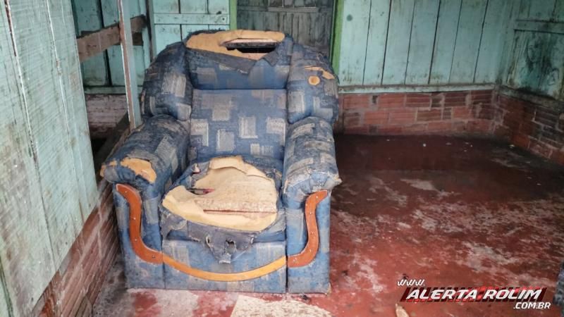 Rolim de Moura – Casa abandonada, que vinha sendo frequentada por usuários de drogas, é incendiada na tarde deste domingo – Vídeo Rolim de Moura – Casa abandonada, que vinha sendo frequentada por usuários de drogas, é incendiada na tarde deste domingo – Vídeo